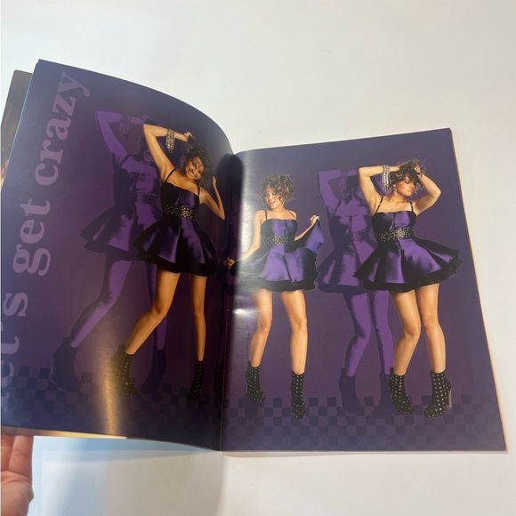 Hannah Montana book - Picture 2 of 4